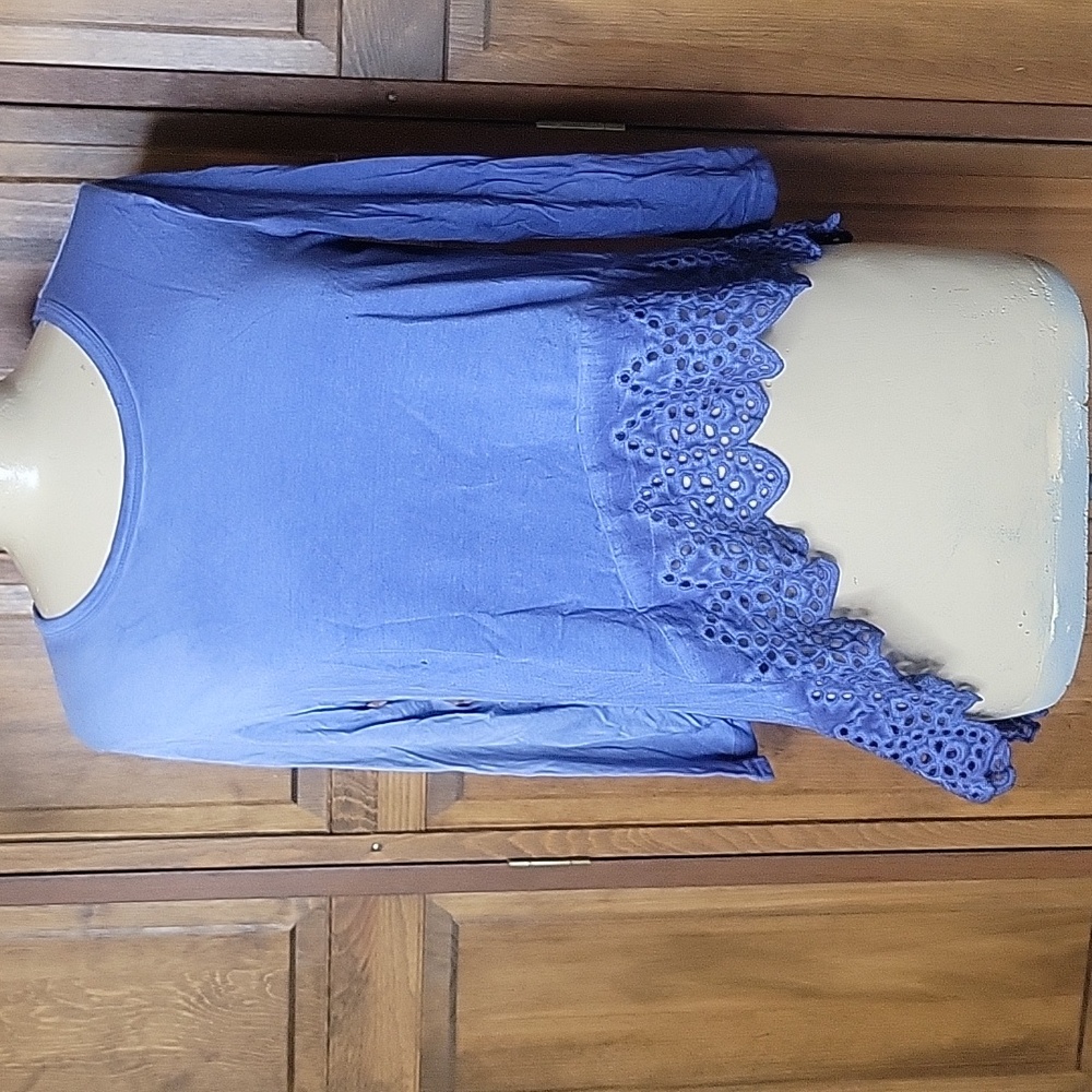 Simply Couture NWT Eyelet Lace Top Sz M